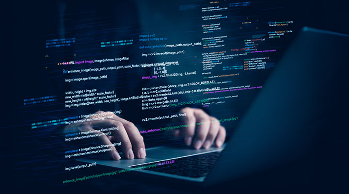 Desarrollador trabajando en prototipado de soluciones de IA